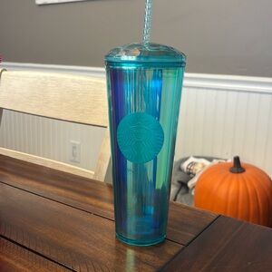 24 ounce Starbucks cup